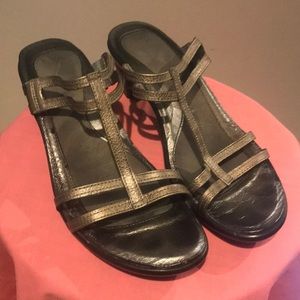 Naot Platinum 7.5 Sandals